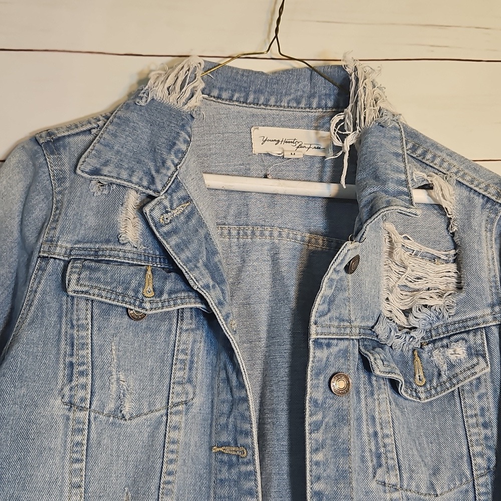 Young‎ Hearts Run Free Women's Distressed Light Wash Denim Jean Jacket - Picture 2 of 8